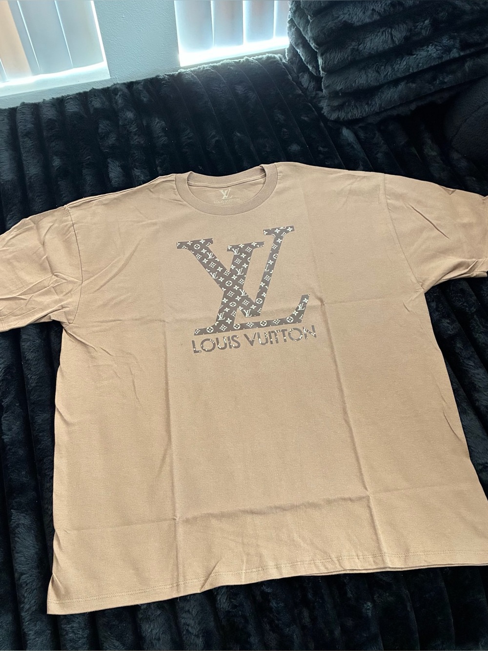 New Men’s Luxury LV Tan Graphic T-shirt  Size 2XL